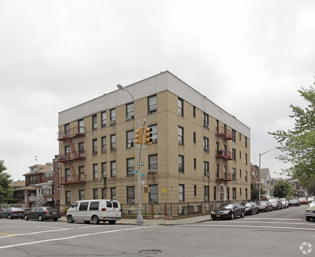 Building Photo - 1601 W 5th St