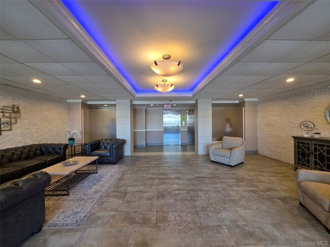 Foto del edificio - 740 E Broadway