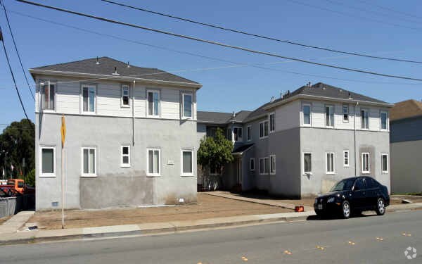 Building Photo - 1050 Magnolia Ave