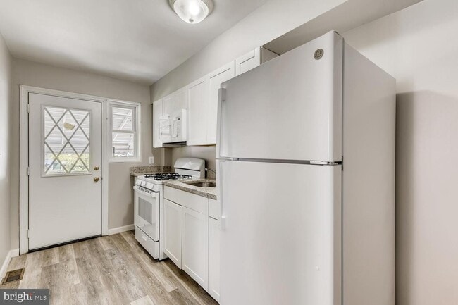 Building Photo - 7836 Wynbrook Rd