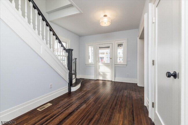 Building Photo - 37 N Willow St