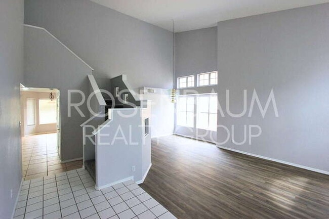 Building Photo - 1115 S Tiago Dr