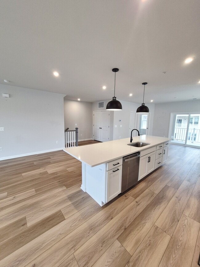 Building Photo - 648 Brookwood Glen Terrace