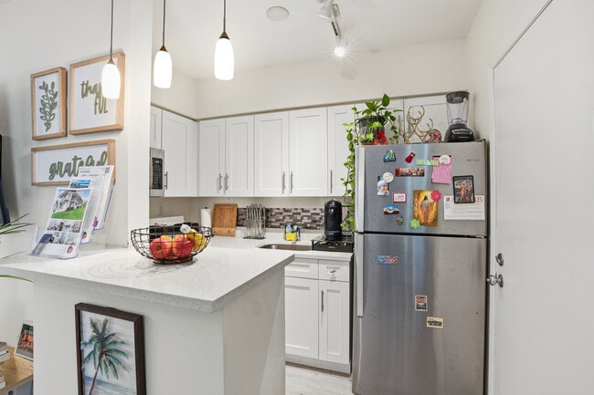 Building Photo - 235 Seaview Ct