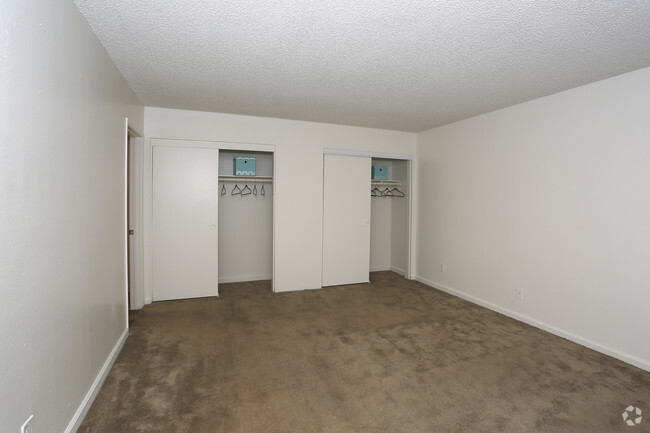 2 BR, 2 BA - 1,021 SF - Green Tree Park Apt