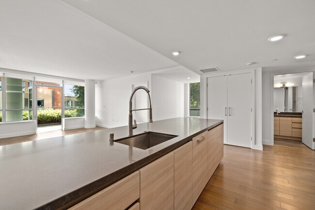 Foto del edificio - 708 Long Bridge St