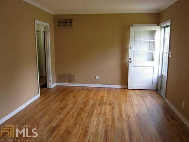 Building Photo - 2526 Glendale Cir SE