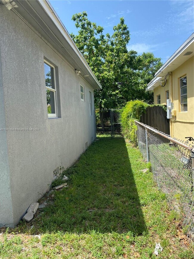 Foto del edificio - 1175 NW 46th St