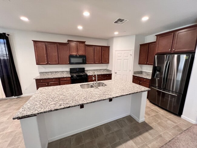 Building Photo - $2,450 Temperance & Clinton, 4 Bedroom - N...