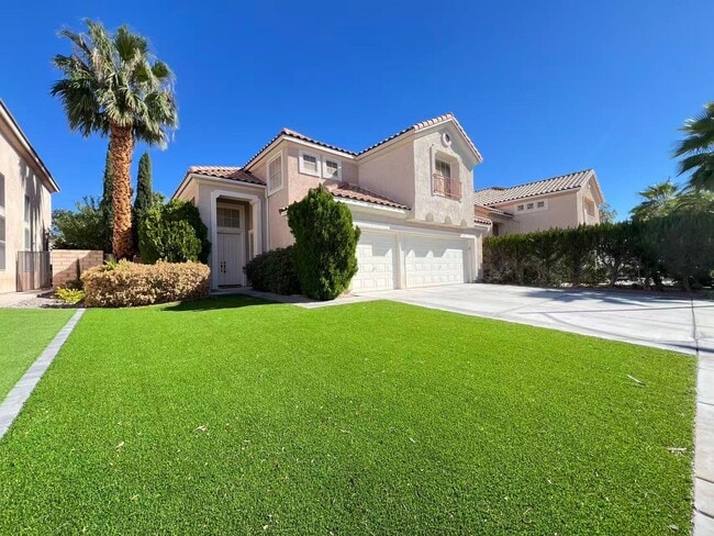 Foto del edificio - Spacious 4-Bed, 3-Bath Home with 3-Car Gar...