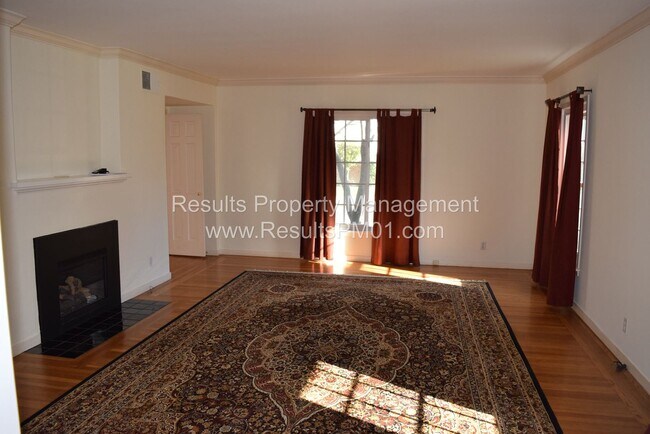 Foto del edificio - Beautiful 3 Bedroom in charming Land Park