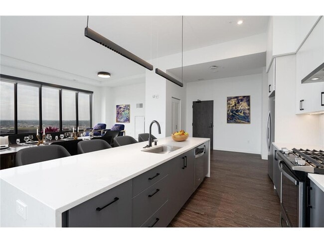 Building Photo - 270 Hennepin Ave