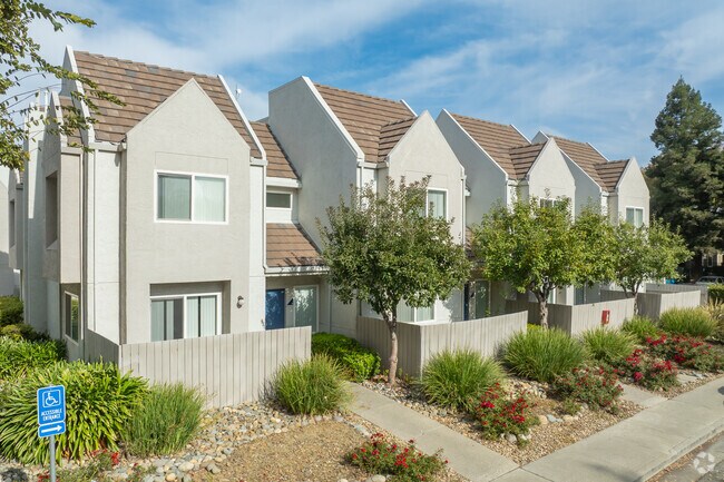 Foto alternativa del edificio - Fountain Circle Townhomes