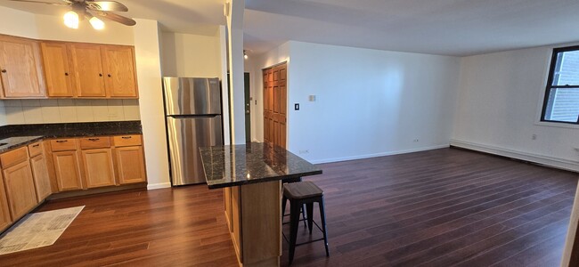 Foto del edificio - 6325 N Sheridan Rd