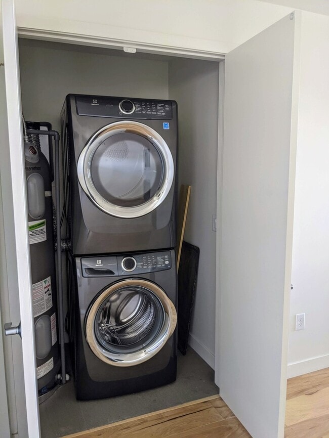 Building Photo - Luxury Condominium in Biltmore Area