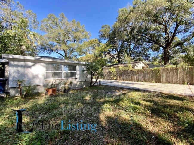 Building Photo - 1722 SE Lambright St