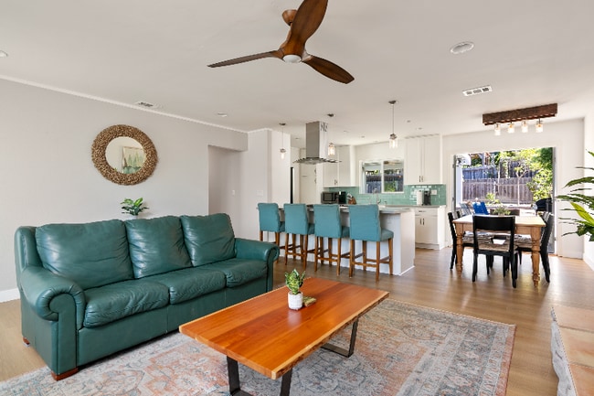 Building Photo - 1123 Balour Dr