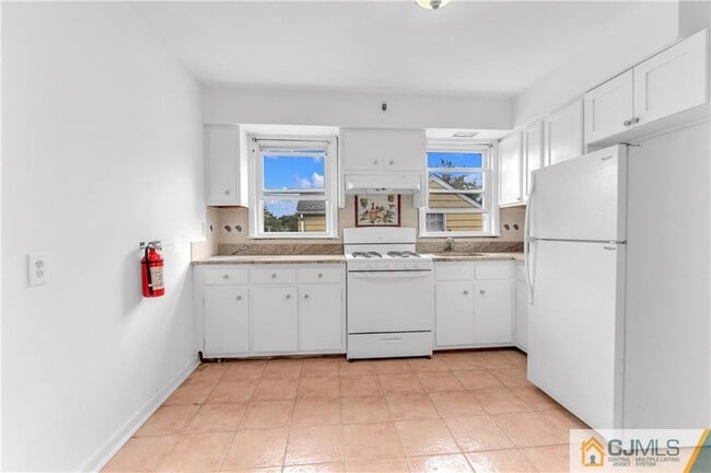 Building Photo - 66 Tiffany Pl