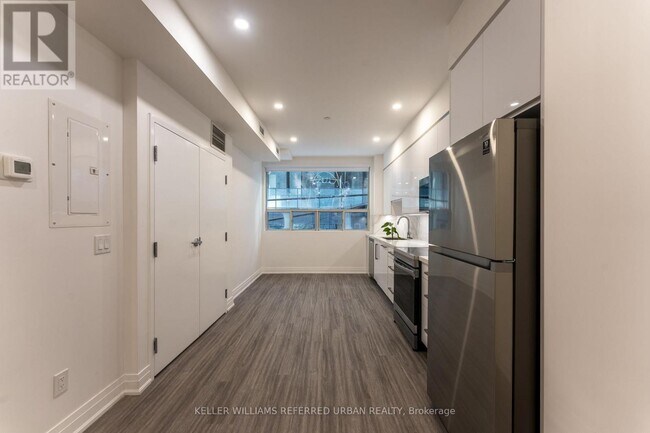 Photo du bâtiment - 475 Queen St W