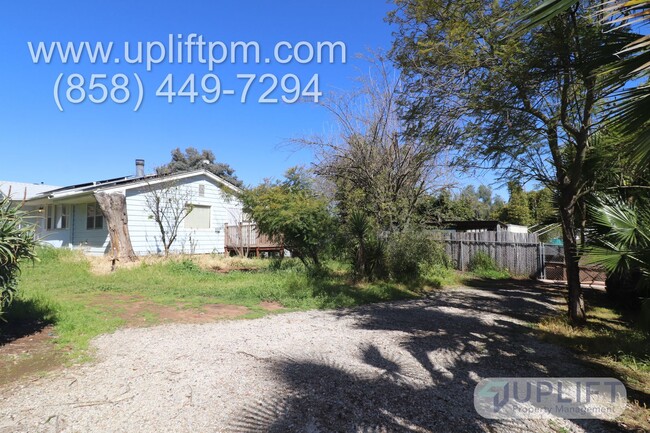 Building Photo - 2 bedroom, 2 bathroom 1200 sqft country ho...