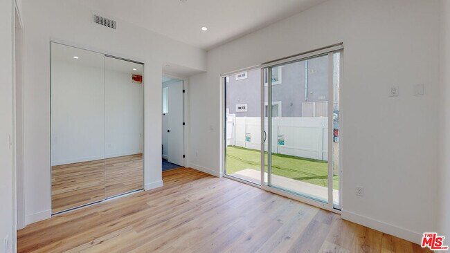 Foto del edificio - 4460 W Maplewood Ave