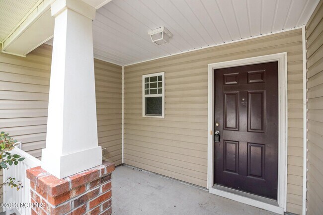 Building Photo - 209 Hawks Bluff Dr