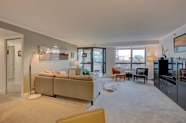 Building Photo - 289 Drake St