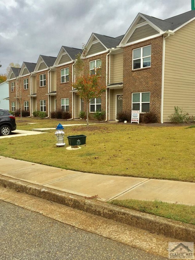 Primary Photo - 1010 Binghampton Cir