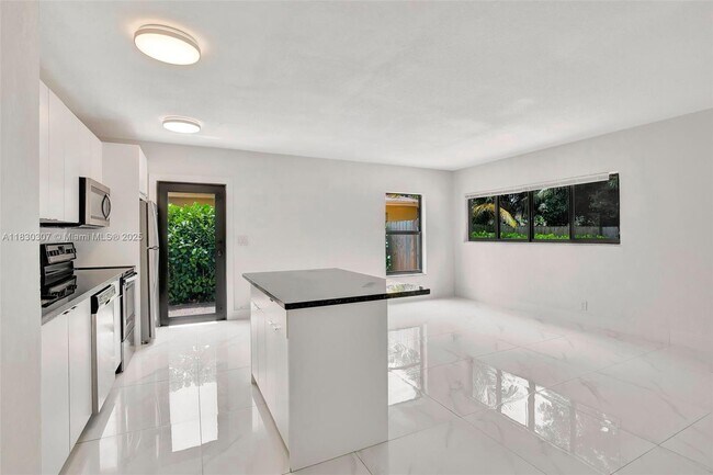 Foto del edificio - 5731 NE 18th Ave