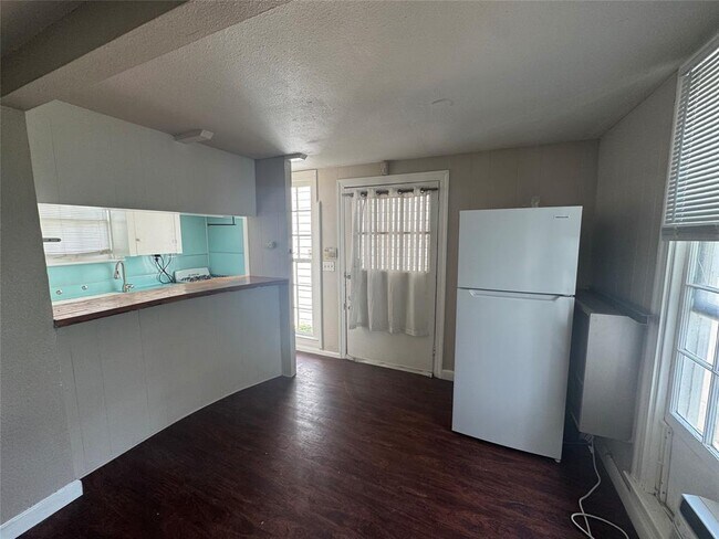 Foto del edificio - 711 W 35th St