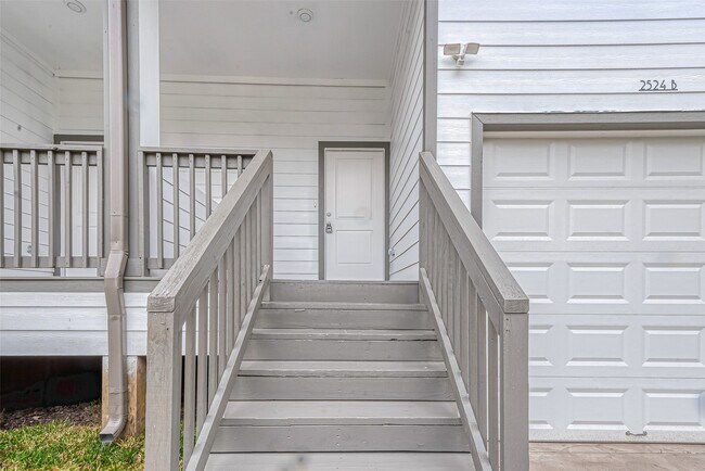 Building Photo - 2527 S Washington Ave