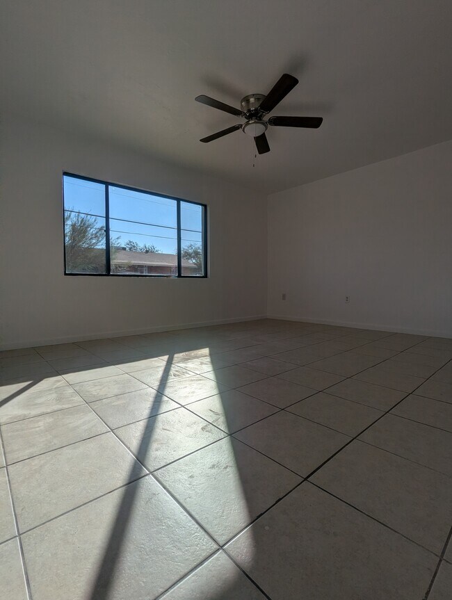 Dormitorio #2 - 2201 N 22nd St