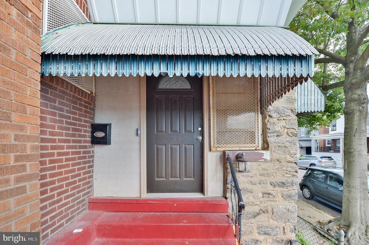 Primary Photo - 2025 W Spencer St