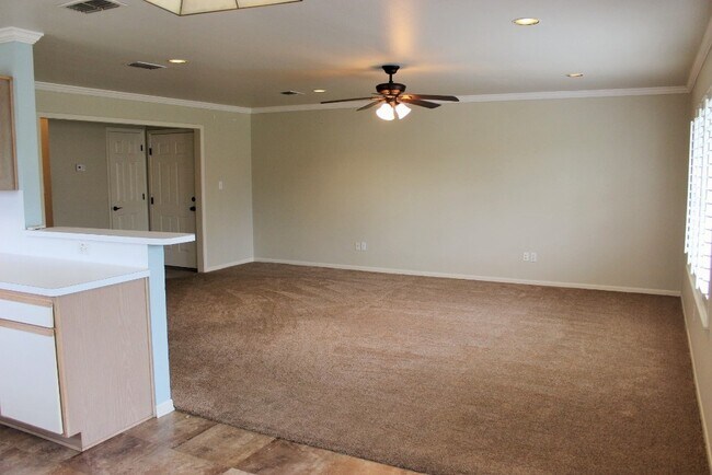 Foto del edificio - 347 Stone Hill Dr