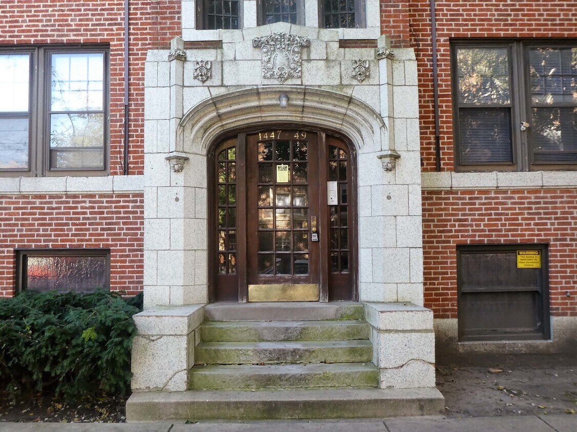 Primary Photo - 1449 W Albion Ave