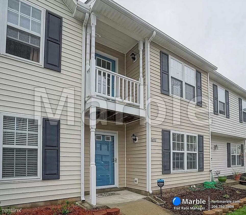 Foto principal - 2 br, 2.5 bath Townhome - 2652 Dwight Pl