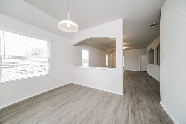 Building Photo - 203 Blue Crane St