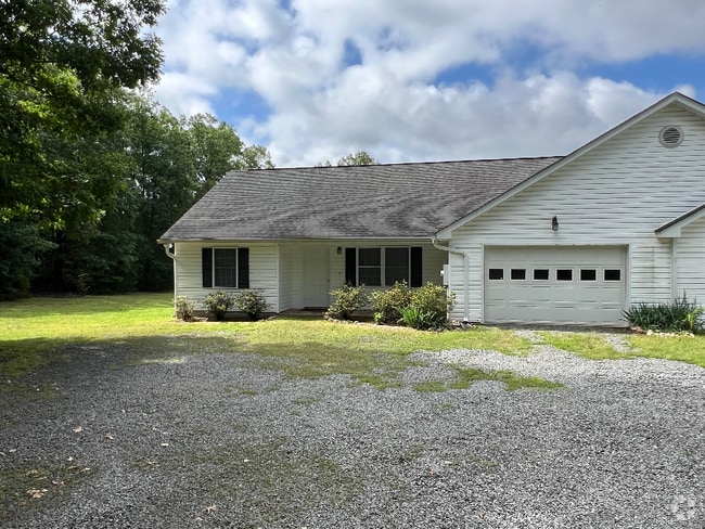 Building Photo - 32422 White Oak Dr