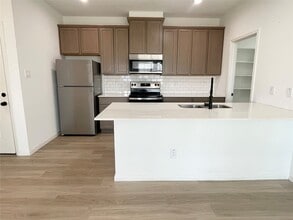 Building Photo - 2400 Nile Valley Rd