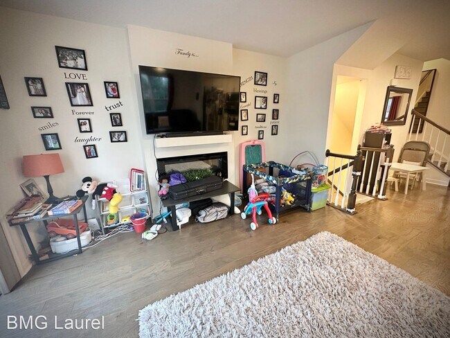 Building Photo - 4 br, 3.5 bath House - 9914 Wood Edge Way