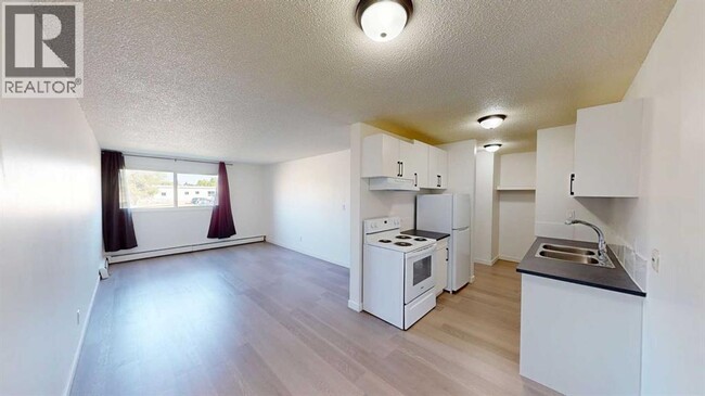 Building Photo - 9515-9100 100 Ave.