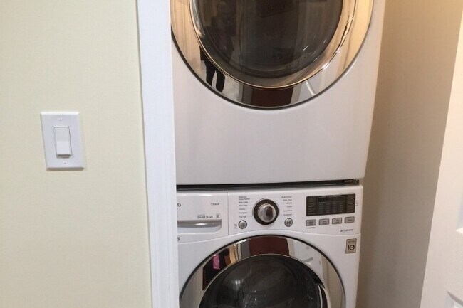 LAUNDRY - 259 Grace Ave
