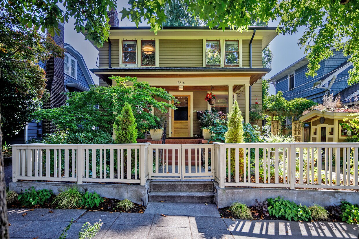 Foto principal - 6514 18th Ave NE