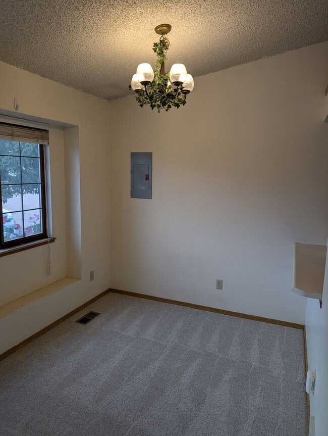 Building Photo - 3828 Smoke Tree Dr