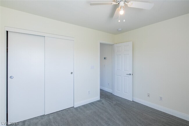 Foto del edificio - 1068 Crescent Falls St