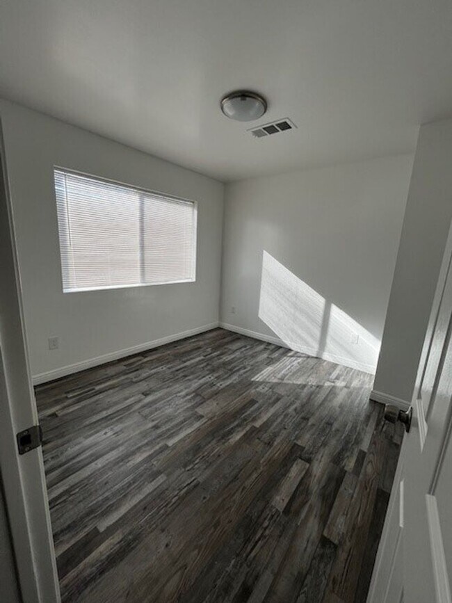 Foto del edificio - Monterey St (93305)