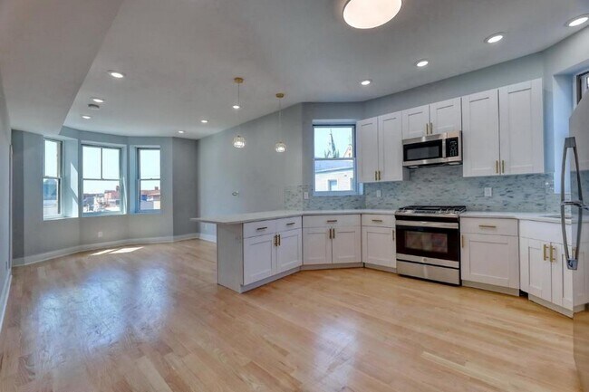 Building Photo - 618 14th St