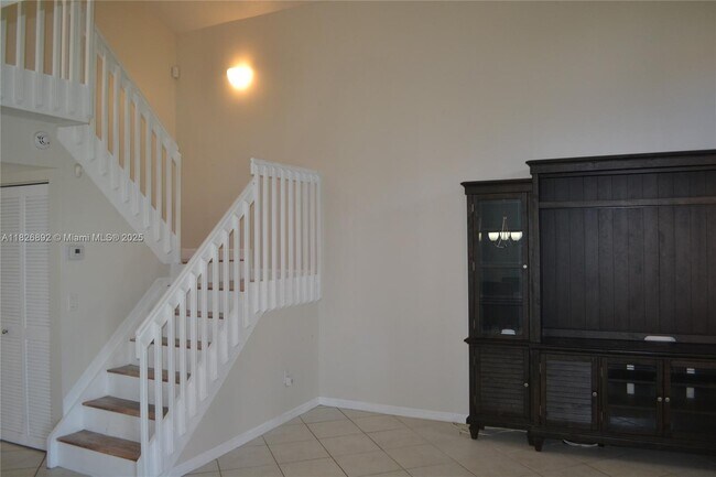 Foto del edificio - 1537 E Lake Ct