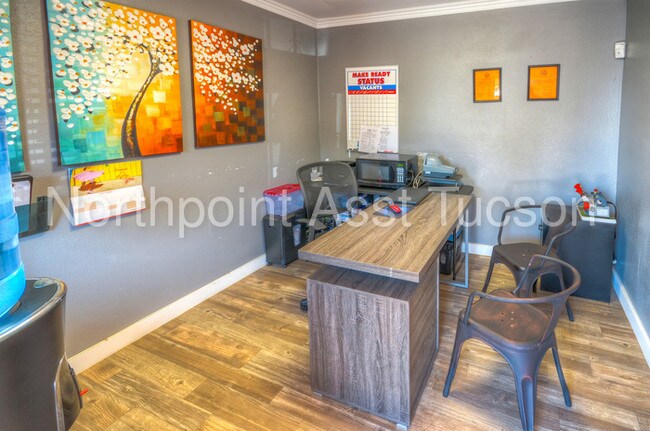 Foto del edificio - 2456 N Sycamore Blvd