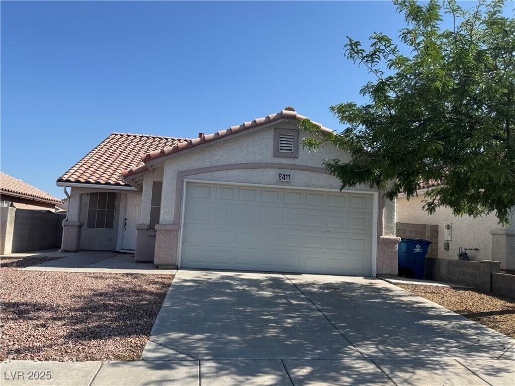 Foto principal - 8411 W Rochelle Ave